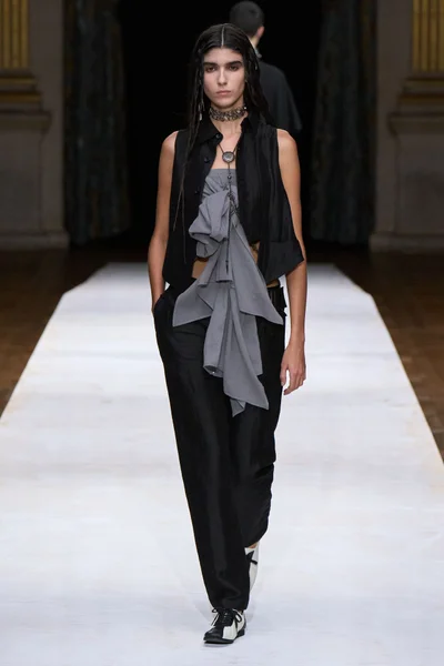 Look 17